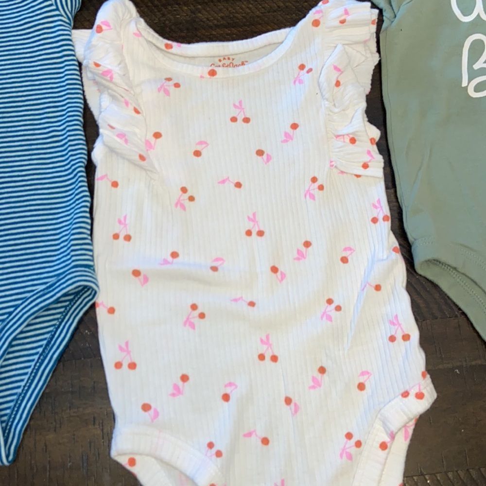 18 M onesie bundle - Picture 3 of 4